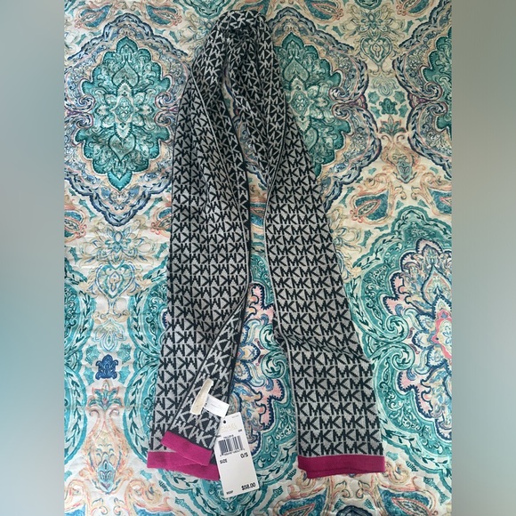 Michael Kors Scarf - Picture 1 of 2